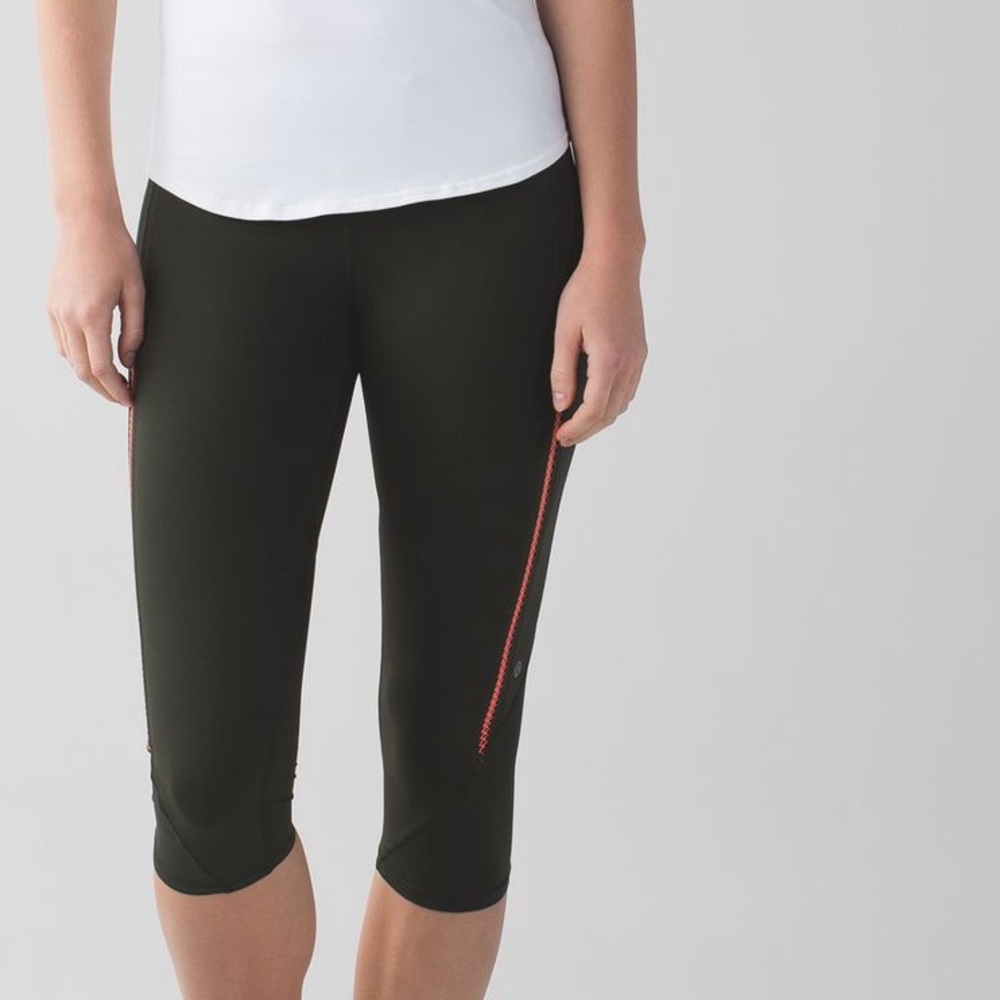 Lululemon Gator Vent It Out Crop Leggings